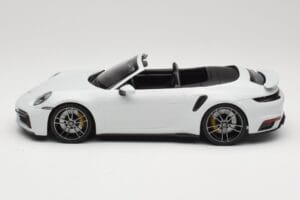 Porsche 911 992 Turbo S Cabriolet White Metallic Minichamps 1:18 155069080 Pressofusione — immagine 3 di 6