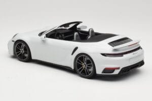 Porsche 911 992 Turbo S Cabriolet White Metallic Minichamps 1:18 155069080 Pressofusione — immagine 5 di 6