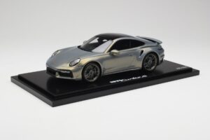 Porsche 911 Turbo S 992 Silver Bamboo Chromaflire With Display Case Spark 1:18 WAP0219100RTSS Resina — immagine 2 di 7