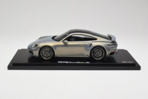 Porsche 911 Turbo S 992 Silver Bamboo Chromaflire With Display Case Spark 1:18 WAP0219100RTSS Resina