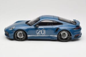 Porsche 911 992 Turbo S Sport Design Package Gentian Blue Metallic Minichamps 1:18 155069170 Pressofusione — immagine 3 di 6