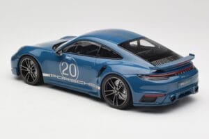 Porsche 911 992 Turbo S Sport Design Package Gentian Blue Metallic Minichamps 1:18 155069170 Pressofusione — immagine 5 di 6