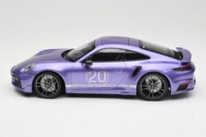 Porsche 911 992 Turbo S Sport Design Package Viola Metallic Minichamps 1:18 155069174 Pressofusione — immagine 3 di 6