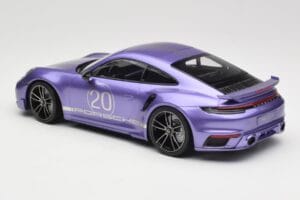 Porsche 911 992 Turbo S Sport Design Package Viola Metallic Minichamps 1:18 155069174 Pressofusione — immagine 5 di 6