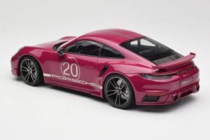 Porsche 911 992 Turbo S con Sport Design Package Rosso Minichamps 1:18 155069172 Pressofusione — immagine 5 di 6