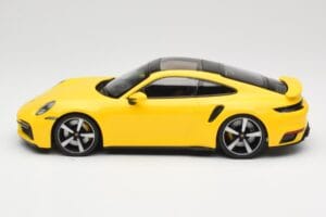 Porsche 911 992 Turbo S Giallo Minichamps 1:18 155069071 Pressofusione — immagine 3 di 6