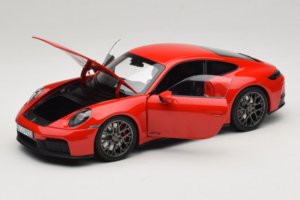 Porsche 911 992.2 Carrera 4 GTS Guards Red Norev 1:18 187171 Pressofusione — immagine 2 di 8