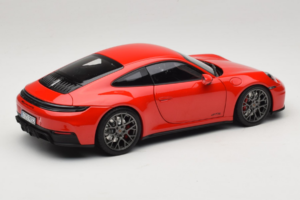 Porsche 911 992.2 Carrera 4 GTS Guards Red Norev 1:18 187171 Pressofusione — immagine 3 di 8