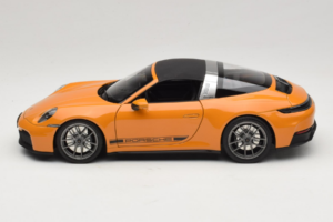 Porsche 911 992.2 Targa 4 GTS Bahama Yellow Norev 1:18 187190 Pressofusione — immagine 6 di 10