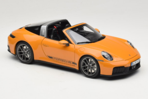 Porsche 911 992.2 Targa 4 GTS Bahama Yellow Norev 1:18 187190 Pressofusione — immagine 8 di 10