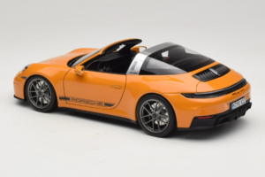Porsche 911 992.2 Targa 4 GTS Bahama Yellow Norev 1:18 187190 Pressofusione — immagine 9 di 10