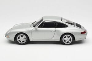 Porsche 911 993 Carrera Argento AUTOart 1:18 78131 Pressofusione — immagine 4 di 8
