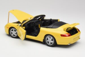Porsche 911 996 Cabriolet Speed Giallo UT Models 1:18 27906 Pressofusione — immagine 5 di 8