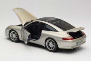 Porsche 911 996 Carrera 4S Argento Maisto 1:18 WAP02102212 Pressofusione — immagine 5 di 8