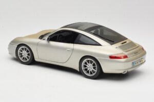 Porsche 911 996 Carrera 4S Argento Maisto 1:18 WAP02102212 Pressofusione — immagine 7 di 8