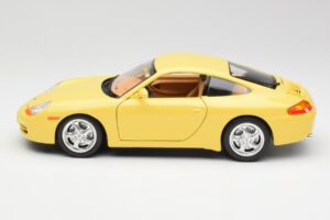 Porsche 911 996 Carrera Giallo Bburago 1:18 30085-M1 Pressofusione — immagine 4 di 8