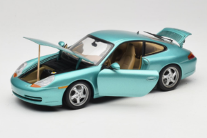 Porsche 911 996 Green Metallic UT Models 1:18 27901 Pressofusione — immagine 2 di 8
