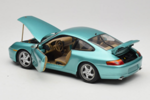 Porsche 911 996 Green Metallic UT Models 1:18 27901 Pressofusione — immagine 5 di 8