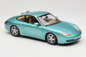 Porsche 911 996 Green Metallic UT Models 1:18 27901 Pressofusione — immagine 6 di 8