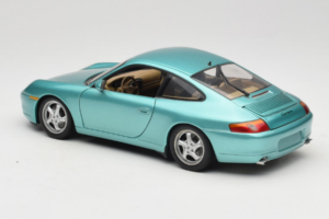 Porsche 911 996 Green Metallic UT Models 1:18 27901 Pressofusione — immagine 7 di 8