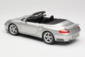 Porsche 911 996 Turbo Cabriolet Argento Maisto 1:18 31660 Pressofusione — immagine 7 di 8