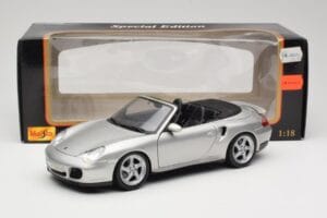 Porsche 911 996 Turbo Cabriolet Argento Maisto 1:18 31660 Pressofusione — immagine 8 di 8