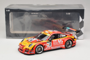 Porsche 911 997 GT3 R #8 De Lorenzi Racing De Lorenzi 24 Hours of Spa 2011 Minichamps 1:18 151118918 Pressofusione — immagine 6 di 6