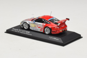 Porsche 911 997 GT3 RSR #80 J. Bergmeister / S. Neiman / D. Law 24 Hours of Le Mans 2009 Minichamps 1:43 400096980 Pressofusi — immagine 3 di 4