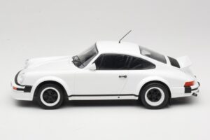 Porsche 911 SC GT Race Version IXO 1:18 18CMC007 Pressofusione — immagine 3 di 6