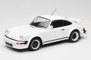 Porsche 911 SC GT Race Version IXO 1:18 18CMC007 Pressofusione