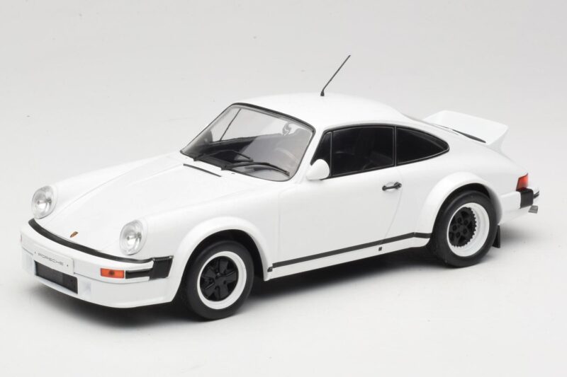 Porsche 911 SC GT Race Version IXO 1:18 18CMC007 Pressofusione