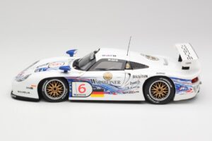 Porsche 911 GT1 #6 T. Boutsen / H-J. Stuck 1997 UT Models 1:18 39720 Pressofusione — immagine 4 di 8