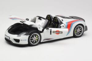 Porsche 918 Spyder Weissach Package Martini Minichamps 1:18 110062440 Pressofusione — immagine 2 di 8