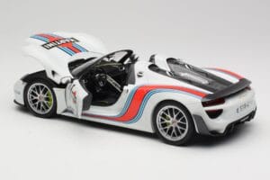 Porsche 918 Spyder Weissach Package Martini Minichamps 1:18 110062440 Pressofusione — immagine 5 di 8