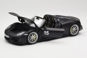 Porsche 918 Spyder Weissach Package Matt Black Minichamps 1:18 110062444 Pressofusione — immagine 2 di 8