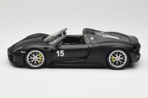 Porsche 918 Spyder Weissach Package Matt Black Minichamps 1:18 110062444 Pressofusione — immagine 4 di 8