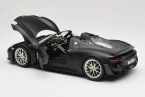 Porsche 918 Spyder Weissach Package Matt Black Minichamps 1:18 110062444 Pressofusione — immagine 5 di 8