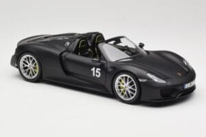 Porsche 918 Spyder Weissach Package Matt Black Minichamps 1:18 110062444 Pressofusione — immagine 6 di 8