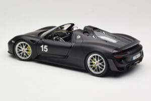 Porsche 918 Spyder Weissach Package Matt Black Minichamps 1:18 110062444 Pressofusione — immagine 7 di 8