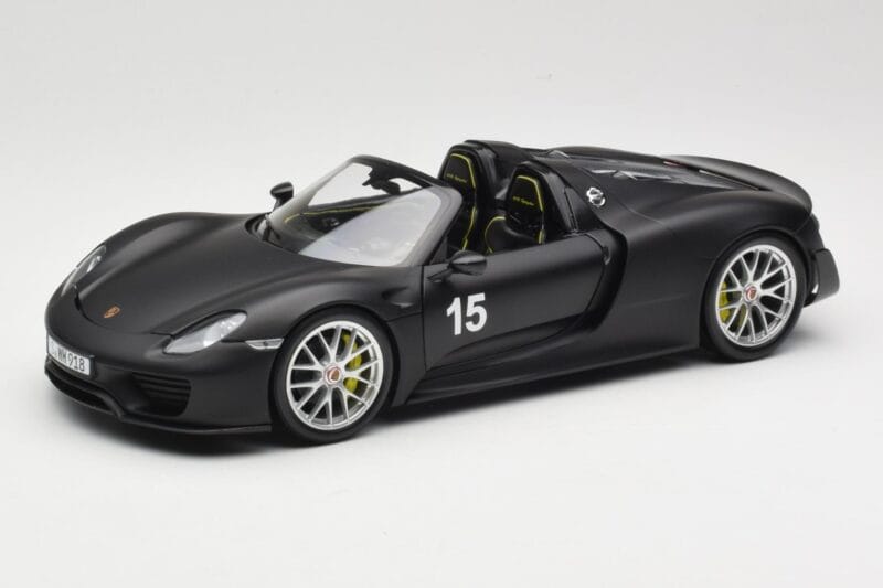 Porsche 918 Spyder Weissach Package Matt Black Minichamps 1:18 110062444 Pressofusione