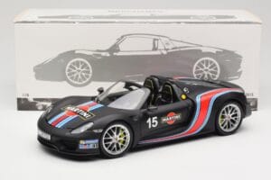 Porsche 918 Spyder Weissach Package Matt Black With Martini Stripes Minichamps 1:18 110062445 Pressofusione — immagine 8 di 8