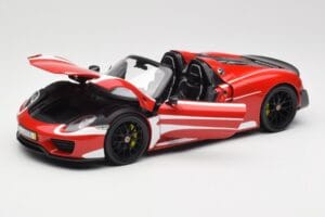 Porsche 918 Spyder Weissach Package Rosso & Strisce Bianche Minichamps 1:18 110062442 Pressofusione — immagine 2 di 9