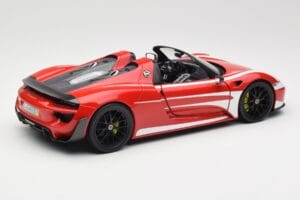 Porsche 918 Spyder Weissach Package Rosso & Strisce Bianche Minichamps 1:18 110062442 Pressofusione — immagine 4 di 9