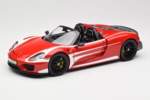 Porsche 918 Spyder Weissach Package Rosso & Strisce Bianche Minichamps 1:18 110062442 Pressofusione