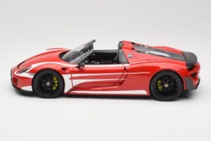 Porsche 918 Spyder Weissach Package Rosso & Strisce Bianche Minichamps 1:18 110062442 Pressofusione — immagine 5 di 9