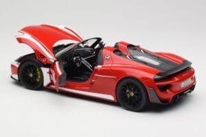 Porsche 918 Spyder Weissach Package Rosso & Strisce Bianche Minichamps 1:18 110062442 Pressofusione — immagine 6 di 9