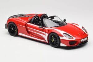 Porsche 918 Spyder Weissach Package Rosso & Strisce Bianche Minichamps 1:18 110062442 Pressofusione — immagine 7 di 9
