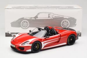 Porsche 918 Spyder Weissach Package Rosso & Strisce Bianche Minichamps 1:18 110062442 Pressofusione — immagine 9 di 9