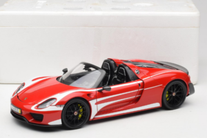 Porsche 918 Spyder Weissach Package Strisce Rosso Bianco Minichamps 1:18 110062442-O1 Pressofusione — immagine 8 di 8