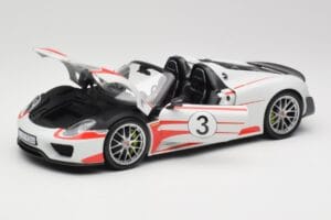 Porsche 918 Spyder Weissach Package Salzburg Minichamps 1:18 110062441 Pressofusione — immagine 2 di 8